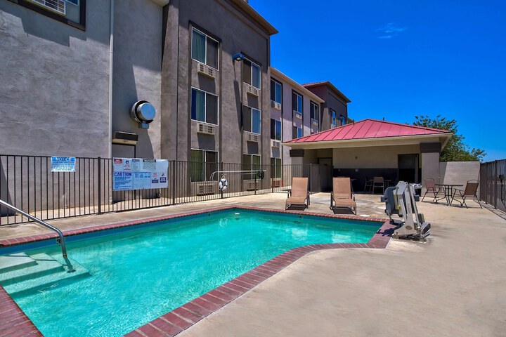 Pool 6 of 30