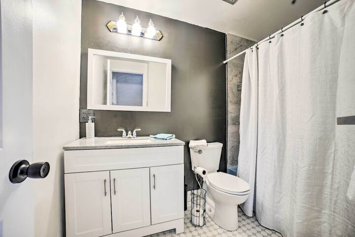 Charming Vacation Rental: 15 Mi to Pittsburgh
