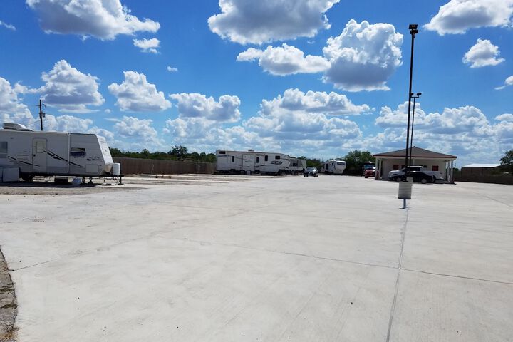 Luxury Inn & RV Park