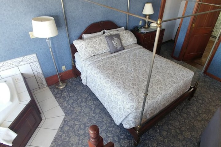 Room 25 of 128