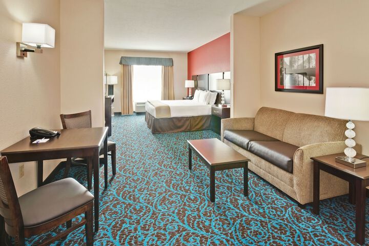 Holiday Inn Express Hotel & Suites New Philadelphia by IHG