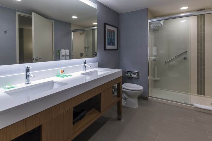 Hyatt Place Marlborough / Apex Center