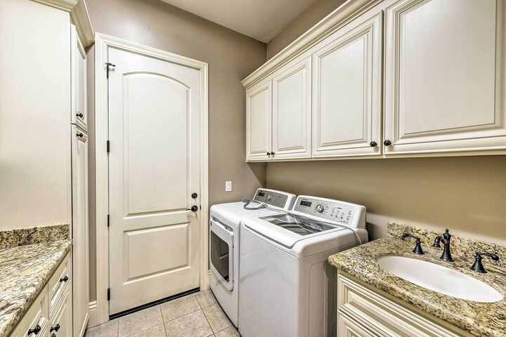 Near Wineries: Elk Grove Getaway w / Saltwater Pool