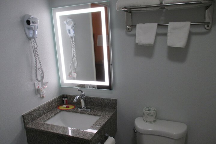 Room 8 of 13