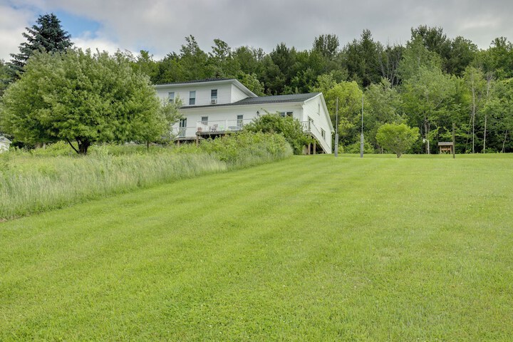 Lawrenceville Apartment w / Deck Near Gaming Lands!