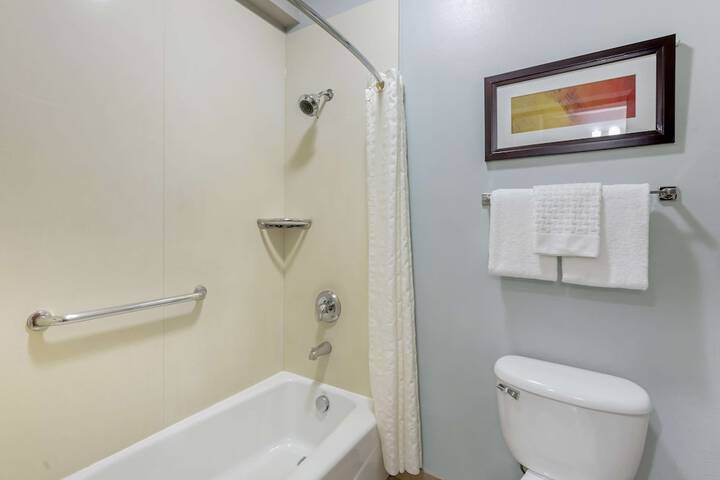 Best Western Plus Peppertree Inn at Omak