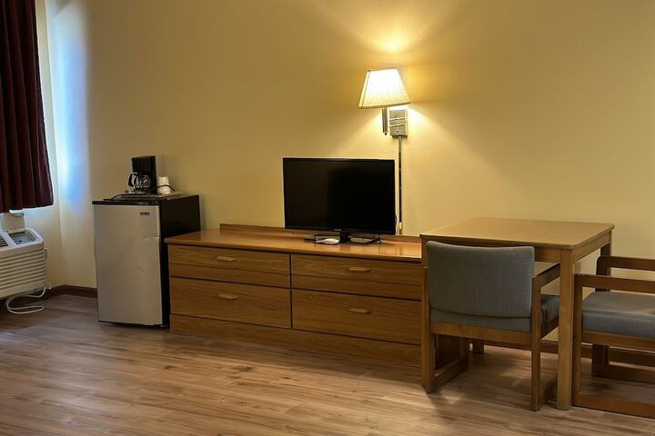 Room 25 of 33
