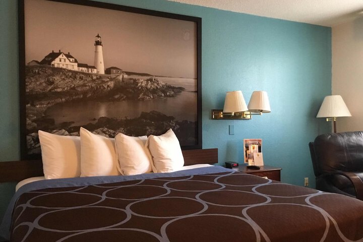 Room 9 of 27