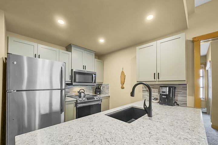 Luxury Remodeled Passage Point Condo - Short Walk to Lifts - Incredible View - PP403 by Redawning