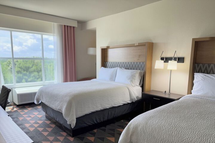 Holiday Inn & Suites Fayetteville W-Fort Bragg Area by IHG