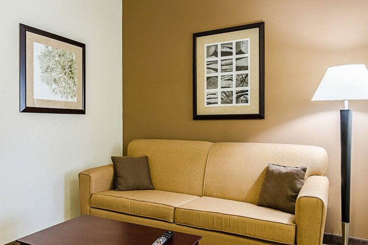 Comfort Inn & Suites Lawrence - University Area