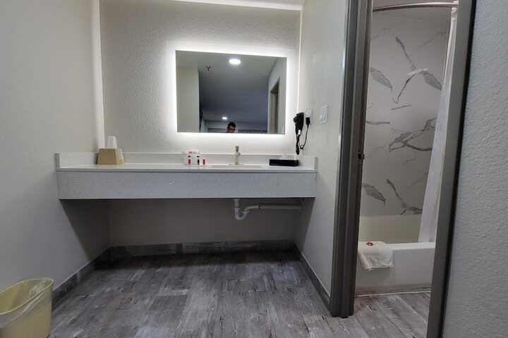 Room 34 of 44