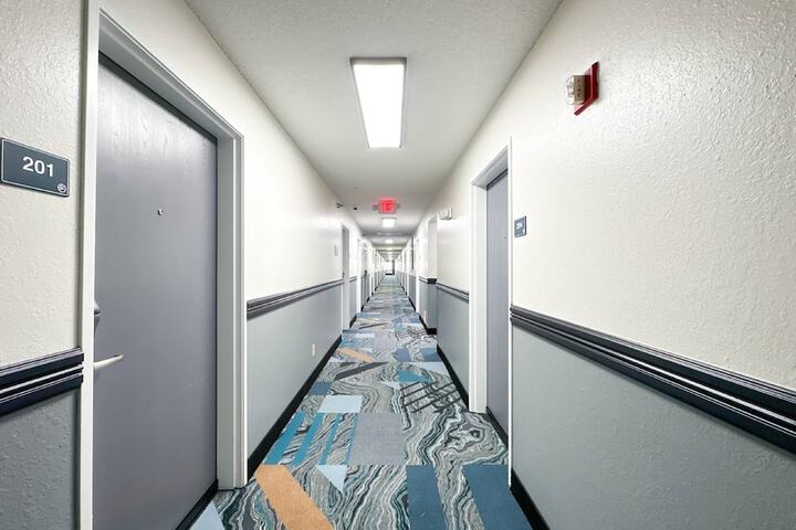 Ballroom/Hall 34 of 35