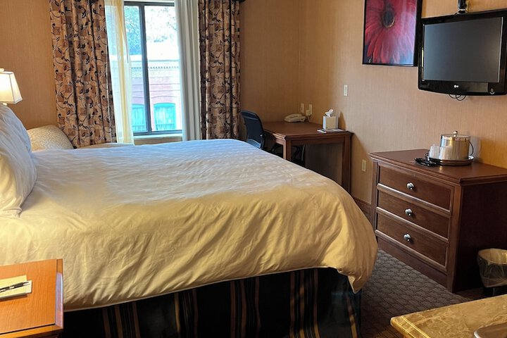 Room 33 of 60