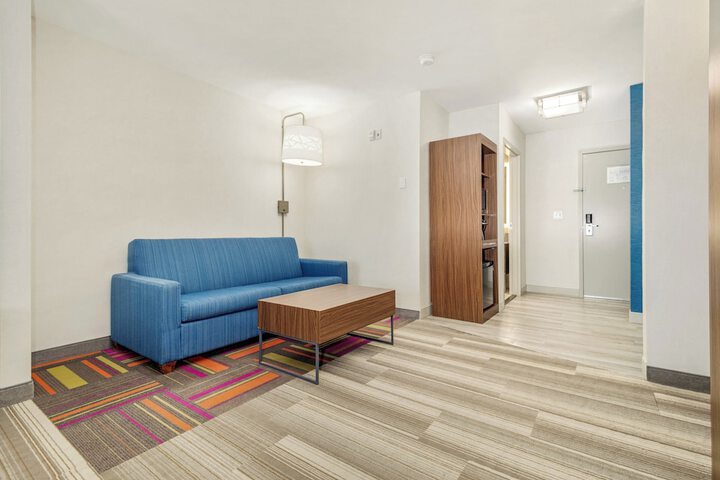 Room 253 of 348