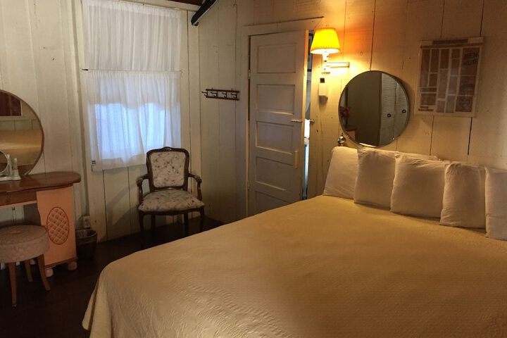 Room 104 of 162