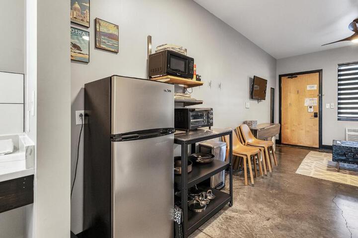 Travel themed group suite near Route 66
