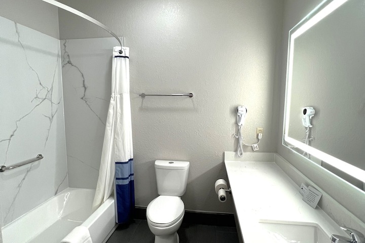 Room 13 of 21