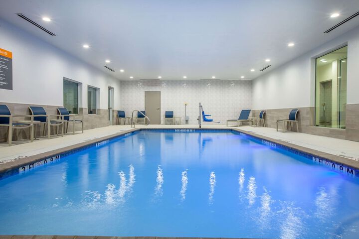 La Quinta Inn & Suites by Wyndham Dallas Duncanville