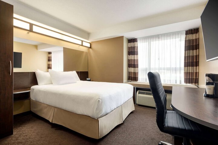 Room 21 of 36