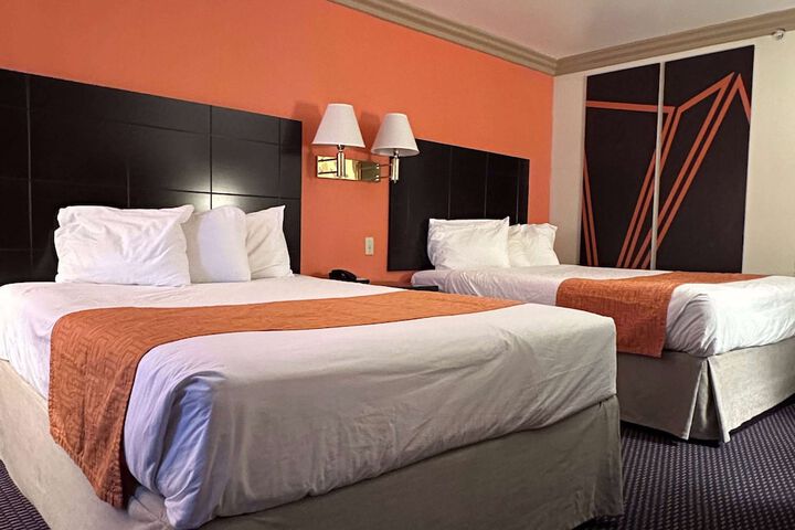 Room 10 of 16