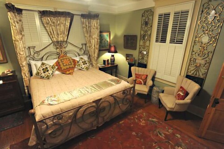 Stay Fairfield - Fairfield Place and Fairfield Manor Bed & Breakfast