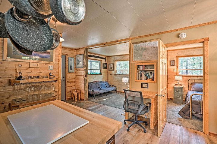 High Lakes Hideaway: La Pine Fishing Cabin!