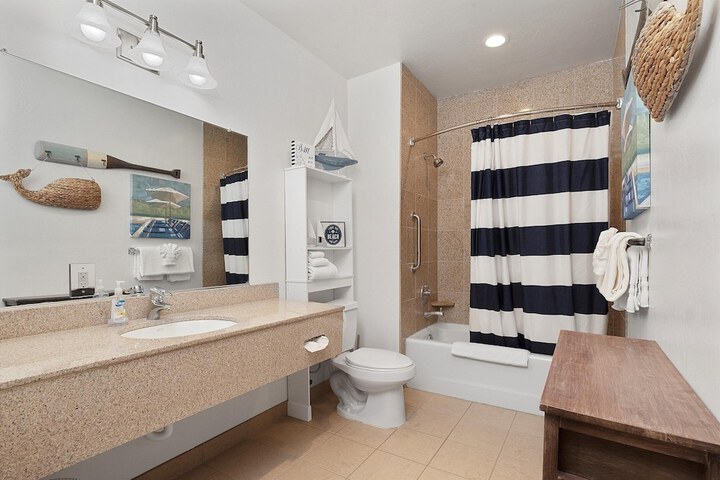 Beach House Inn & Suites
