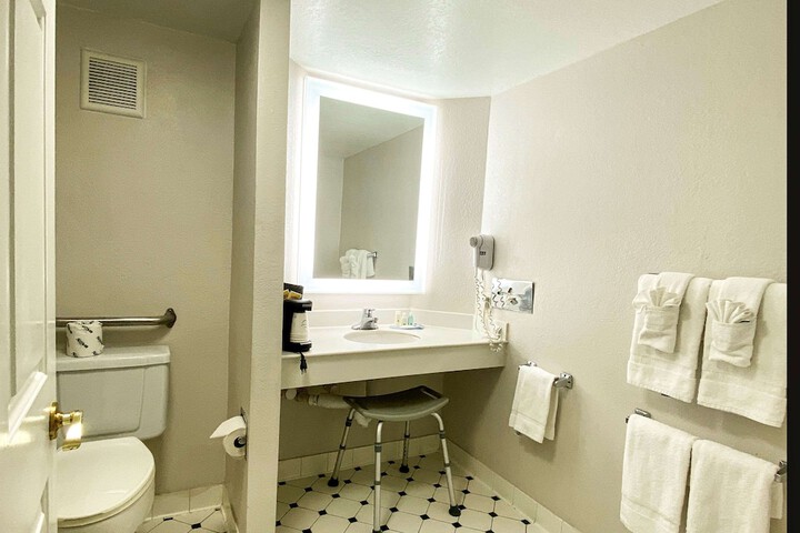 Room 13 of 20