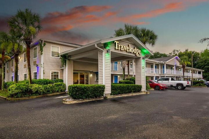 Travelodge Suites by Wyndham MacClenny