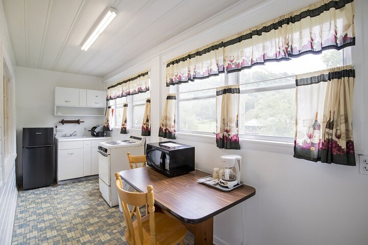 Lloyds on the River Country Inn by OYO