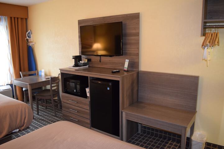 Days Inn by Wyndham Cadillac