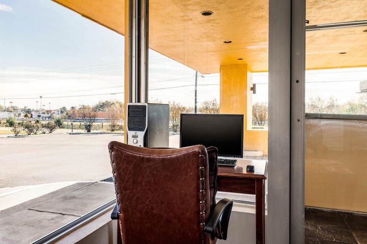 Business Center 20 of 20