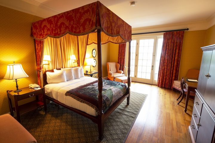Room 30 of 47