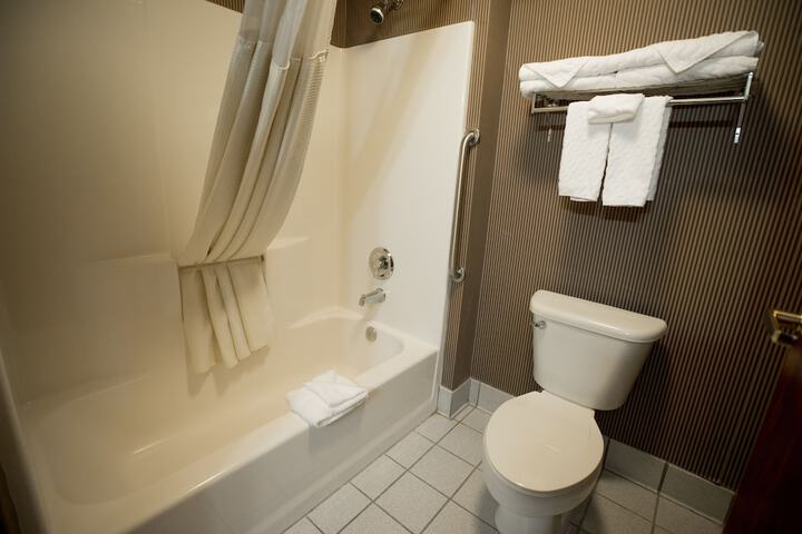 Room 9 of 25