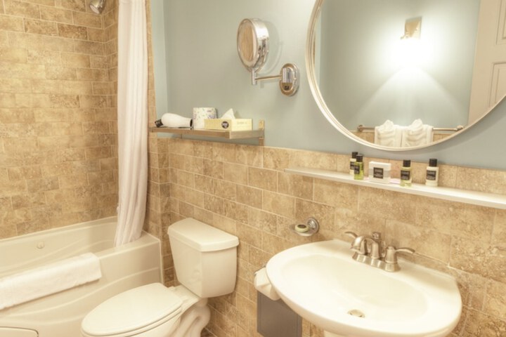Montvale Hotel