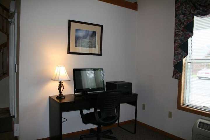Business Center 37 of 37
