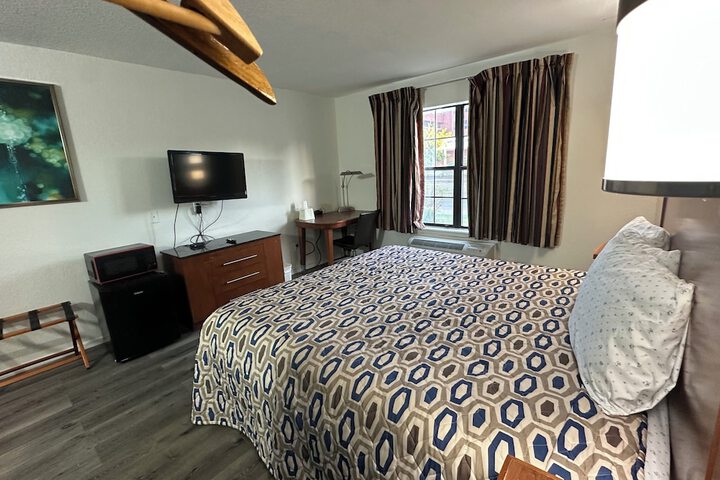 Room 26 of 32