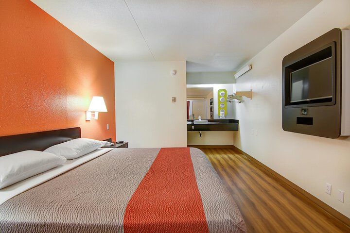 Room 27 of 30
