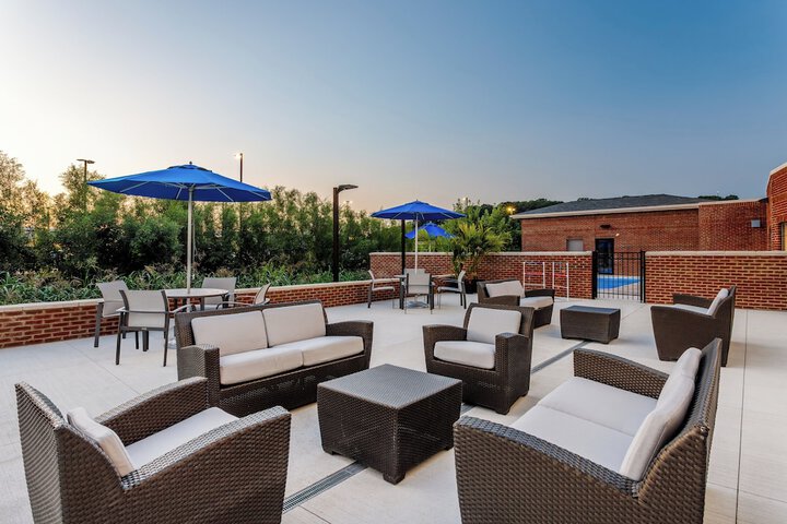 Holiday Inn Express & Suites Lancaster by IHG