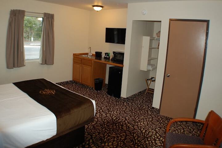 Room 10 of 33