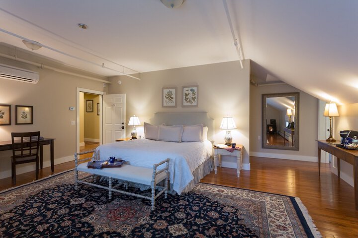 Room 4 of 48