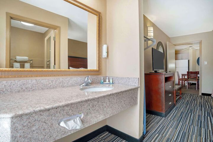 Quality Inn Brookhaven