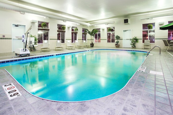 Holiday Inn Express & Suites Marion by IHG