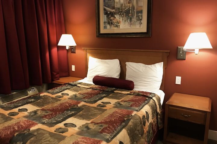 Room 25 of 38