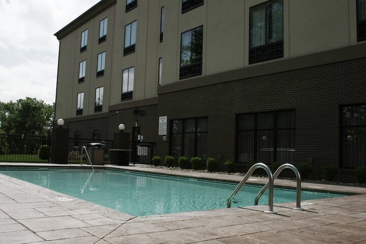 Holiday Inn Express Cleveland Northwest by IHG