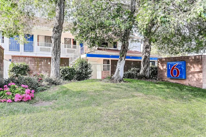 Motel 6 Pinole CA