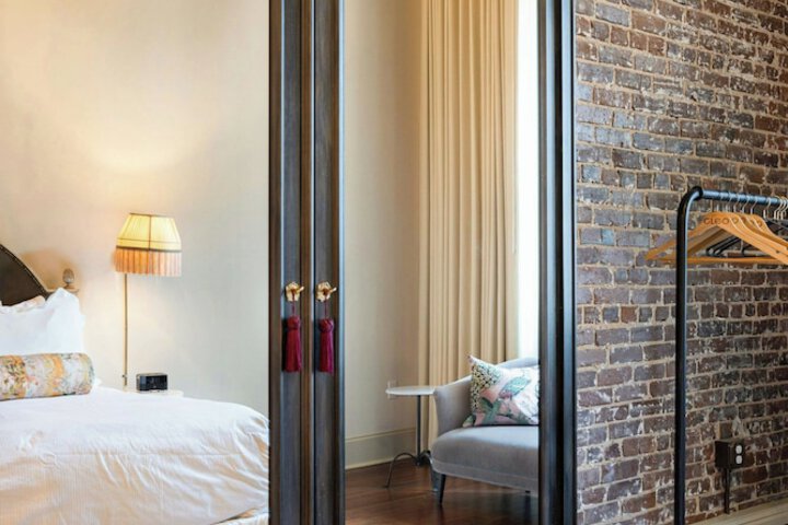 Hotel Cleo Knoxville Downtown, a Tribute Portfolio Hotel