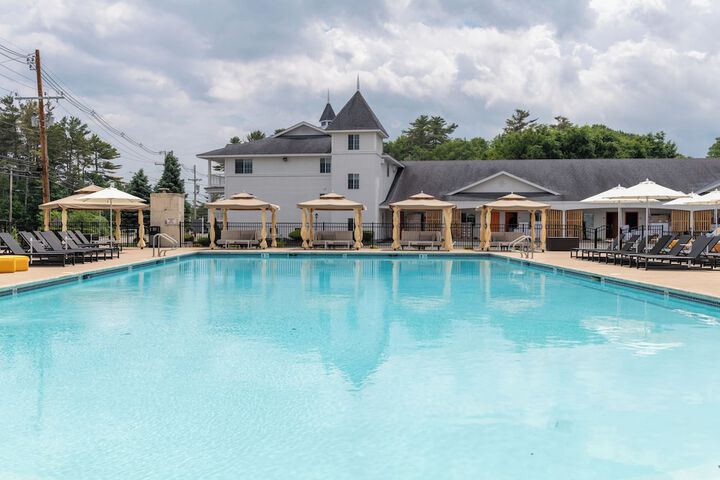 Driftaway Hotel and Pool