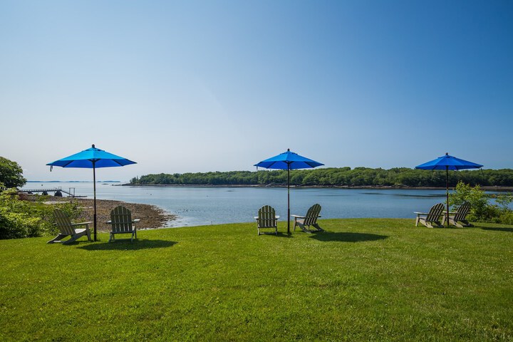 Strawberry Hill Seaside Inn